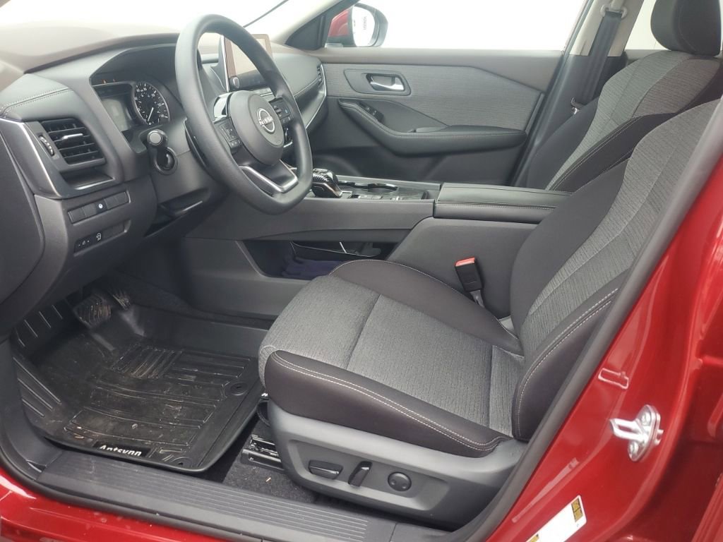 Used 2023 Nissan Rogue SV image 10