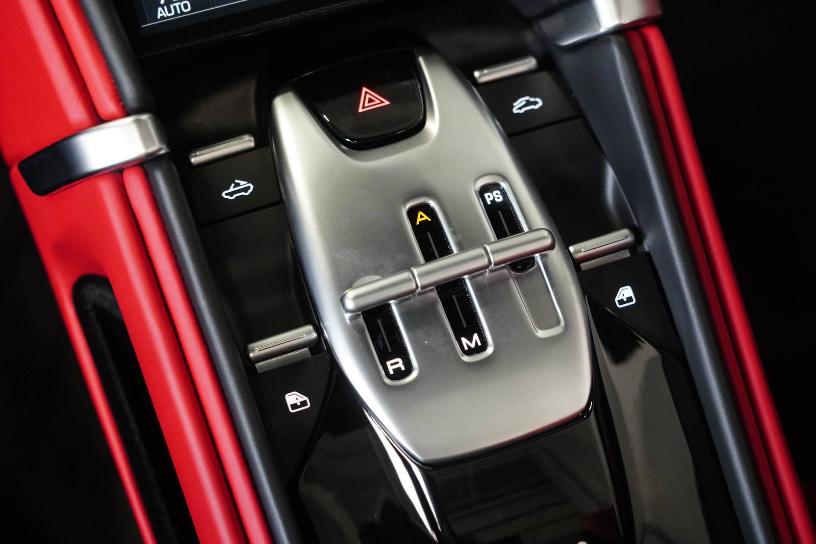 Used 2024 Ferrari Roma Spider RWD image 29