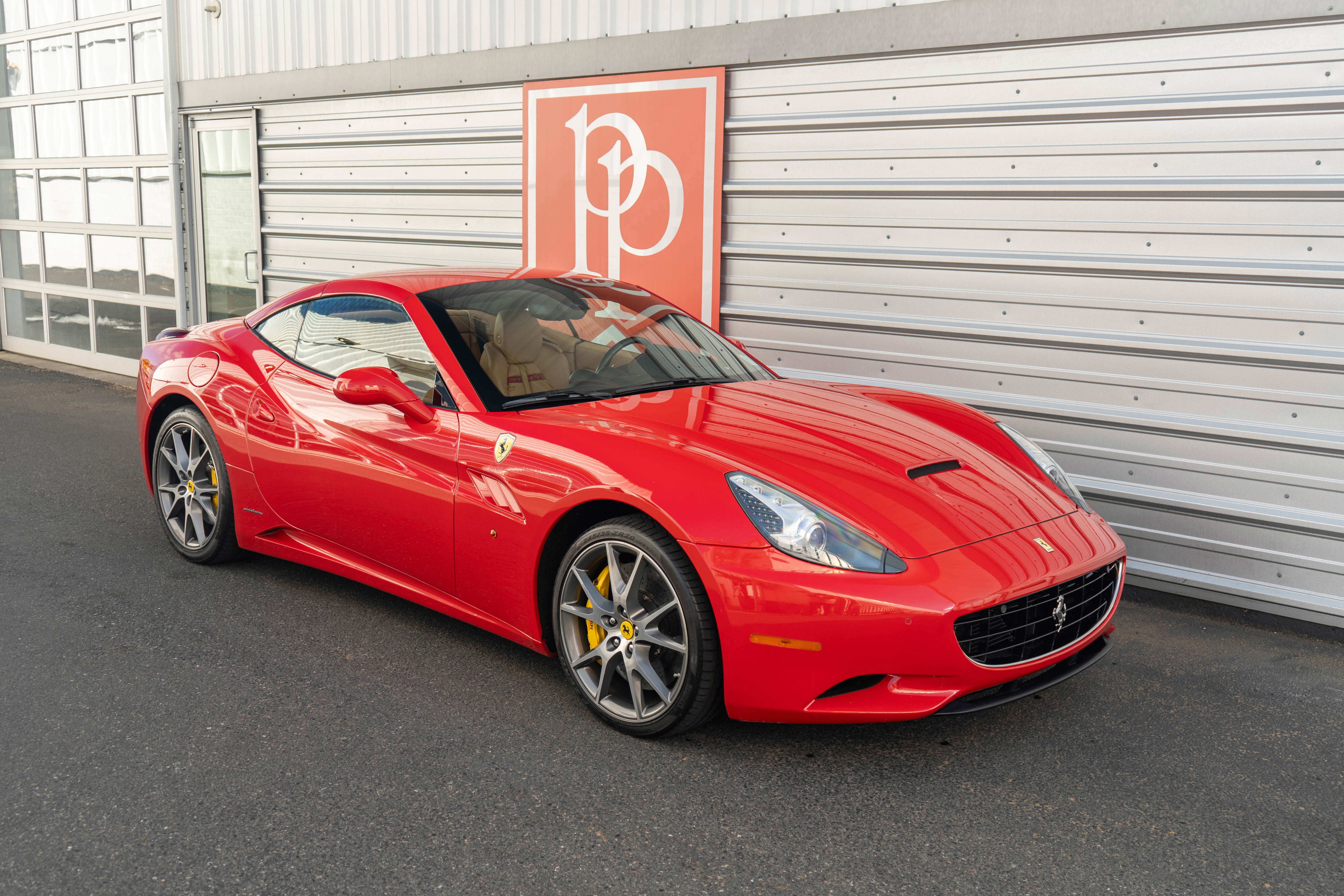 Used 2010 Ferrari California RWD image 43