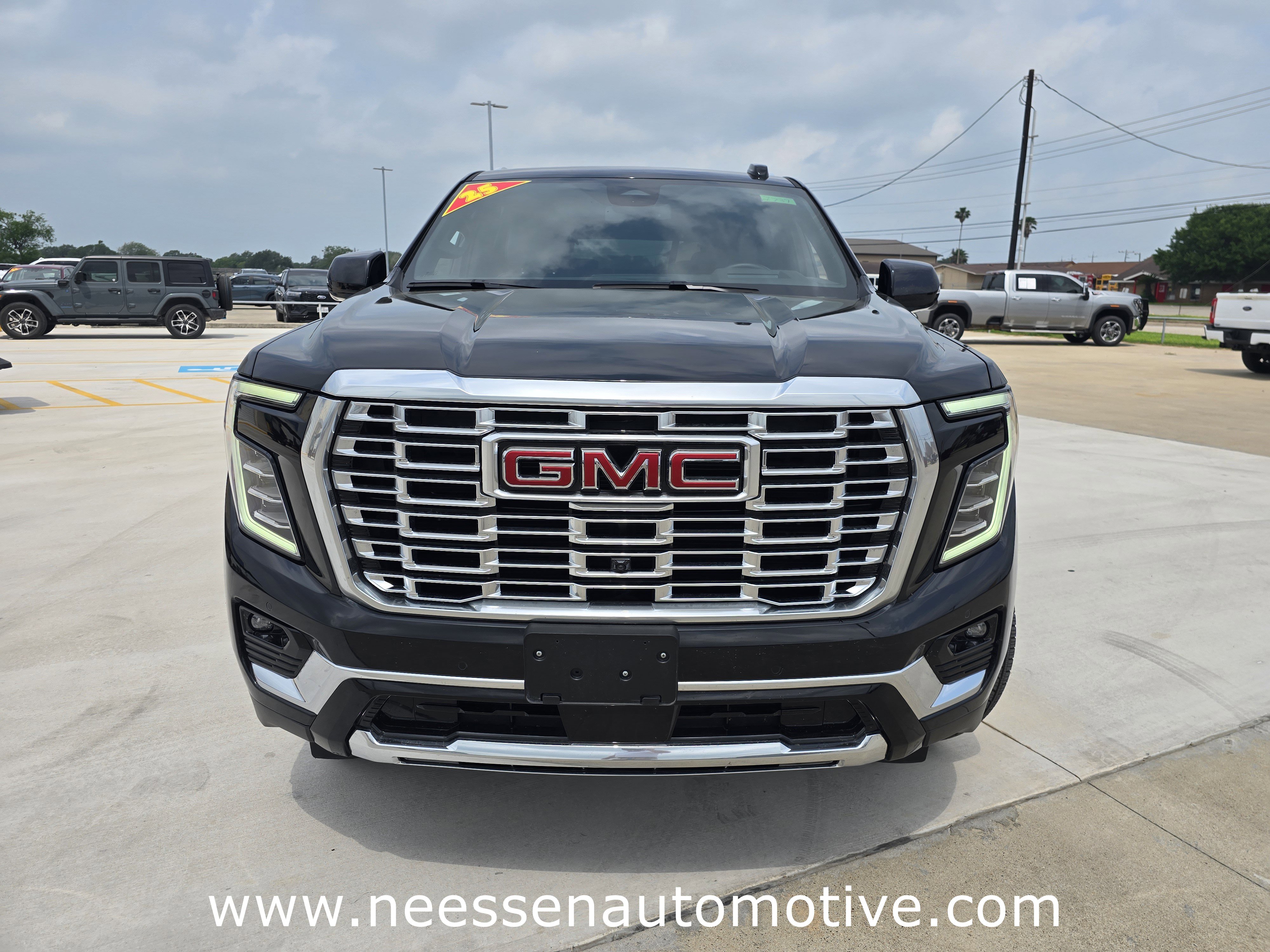 Used 2025 GMC Yukon Denali AWD/4WD image 2