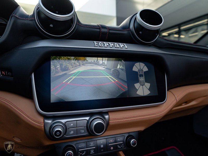 Used 2019 Ferrari Portofino image 37