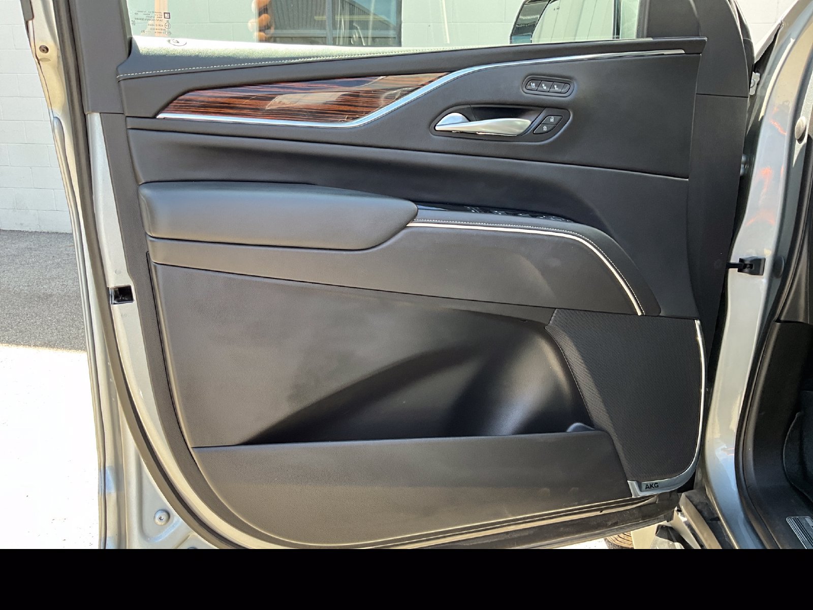 Used 2023 Cadillac Escalade ESV Premium Luxury w/ LPO, Radiant Package AWD/4WD image 24