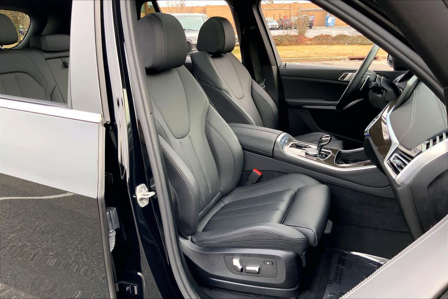 Used 2022 BMW X5 xDrive40i w/ Parking Assistance Package AWD/4WD image 8