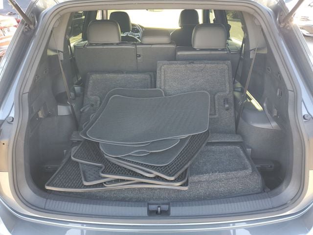Certified 2023 Volkswagen Tiguan SE R-Line FWD image 5