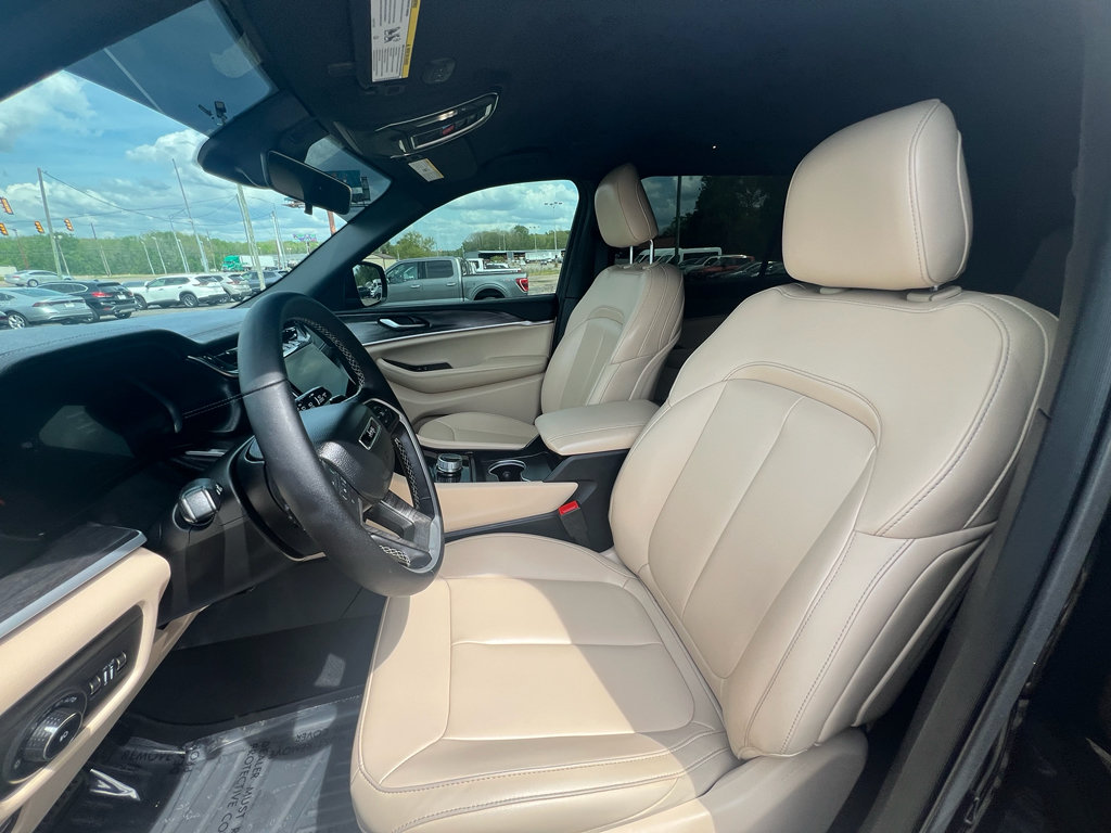Used 2025 Jeep Grand Cherokee L Limited RWD image 15