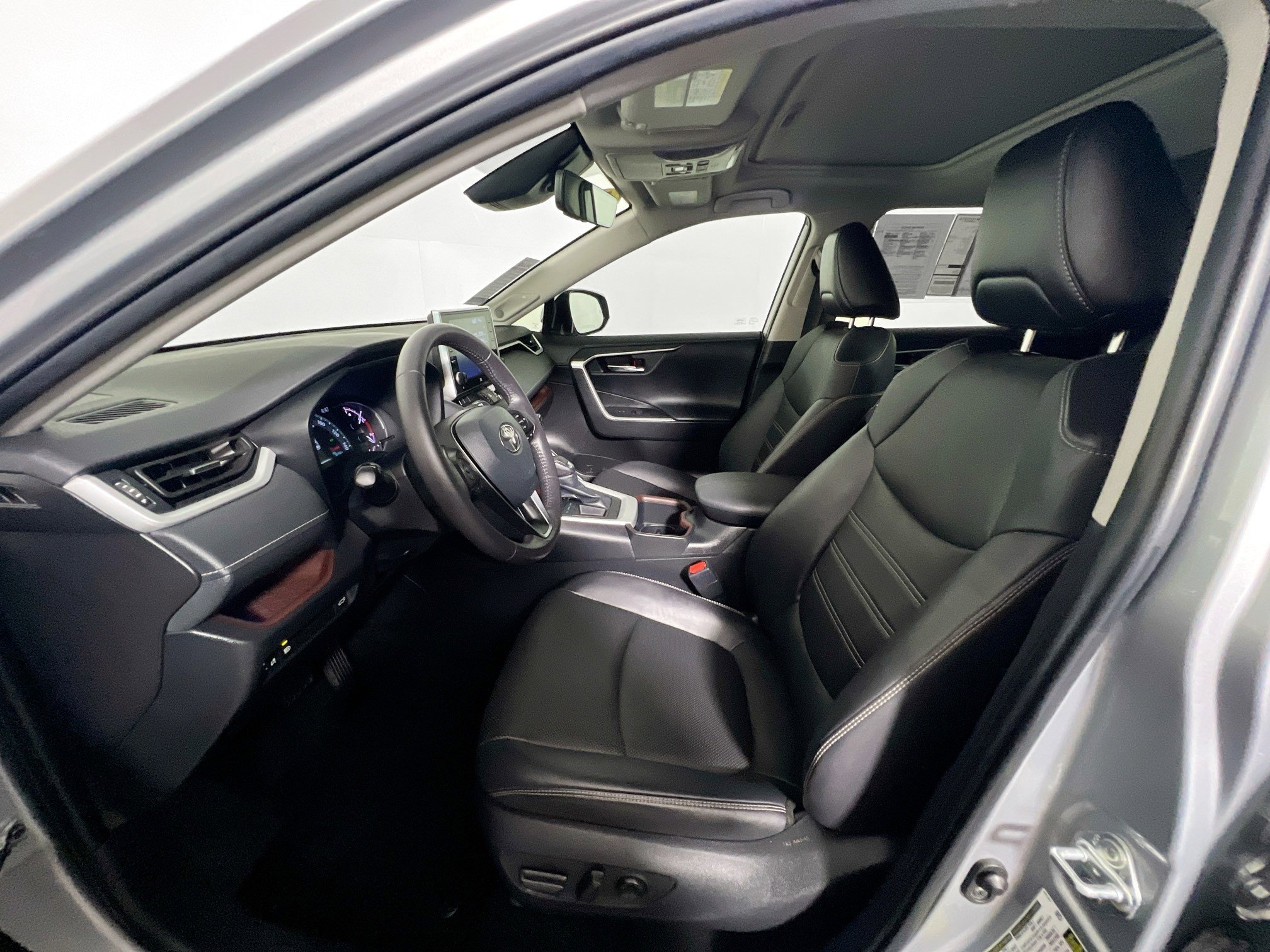 Used 2022 Toyota RAV4 Limited image 14