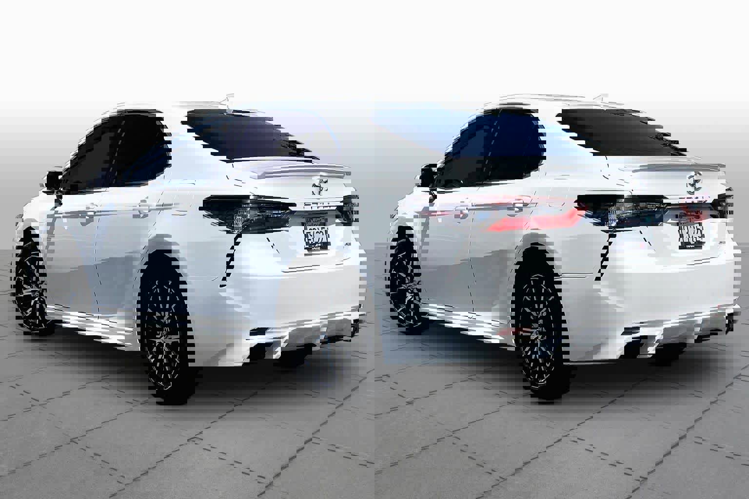 Used 2021 Toyota Camry SE FWD image 11