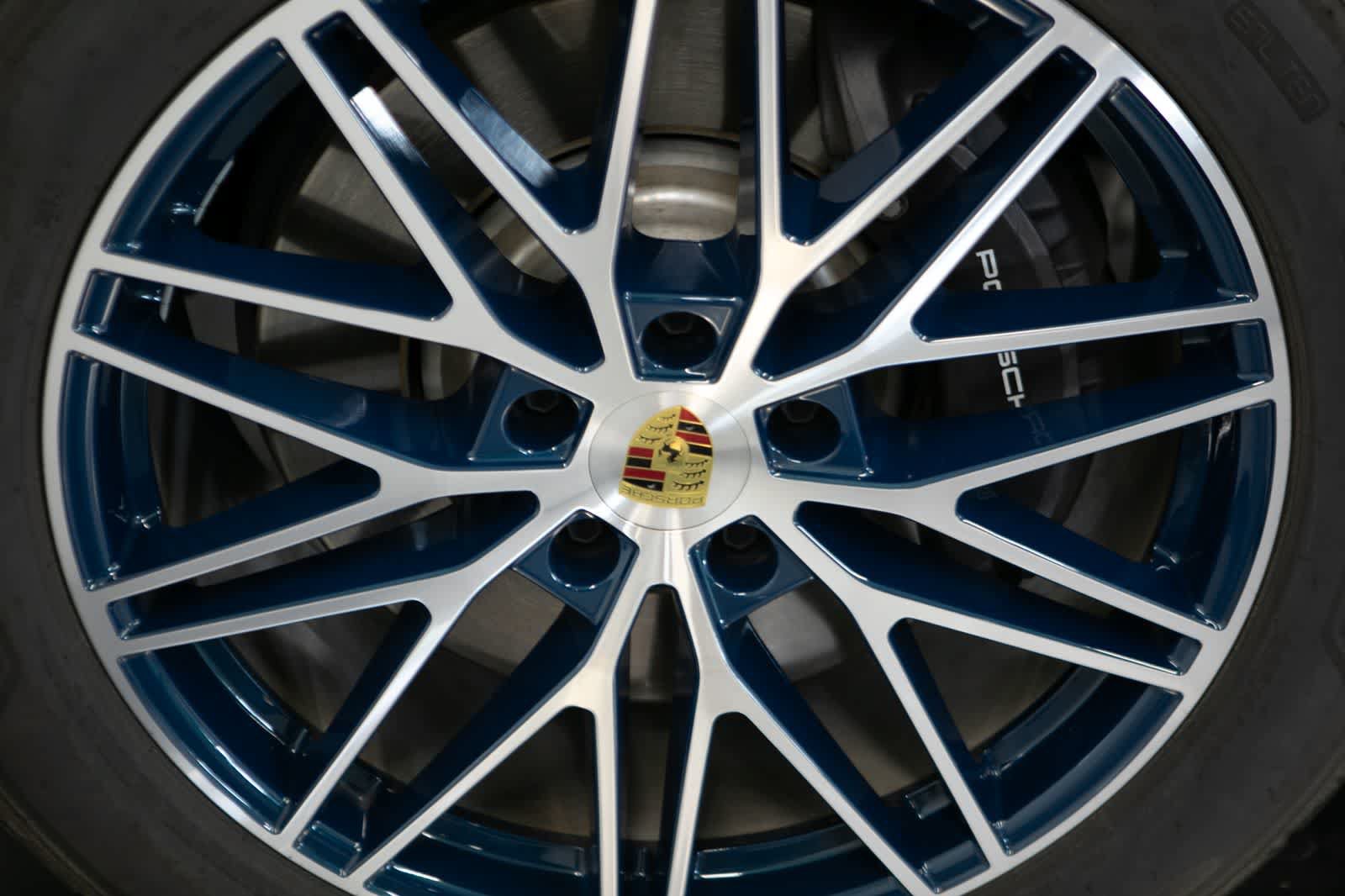 Certified 2024 Porsche Cayenne Coupe AWD/4WD image 11
