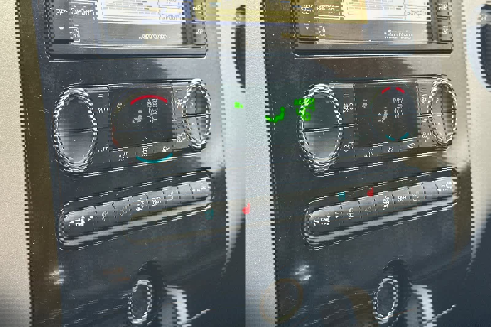 Used 2013 Ford Expedition Limited image 21