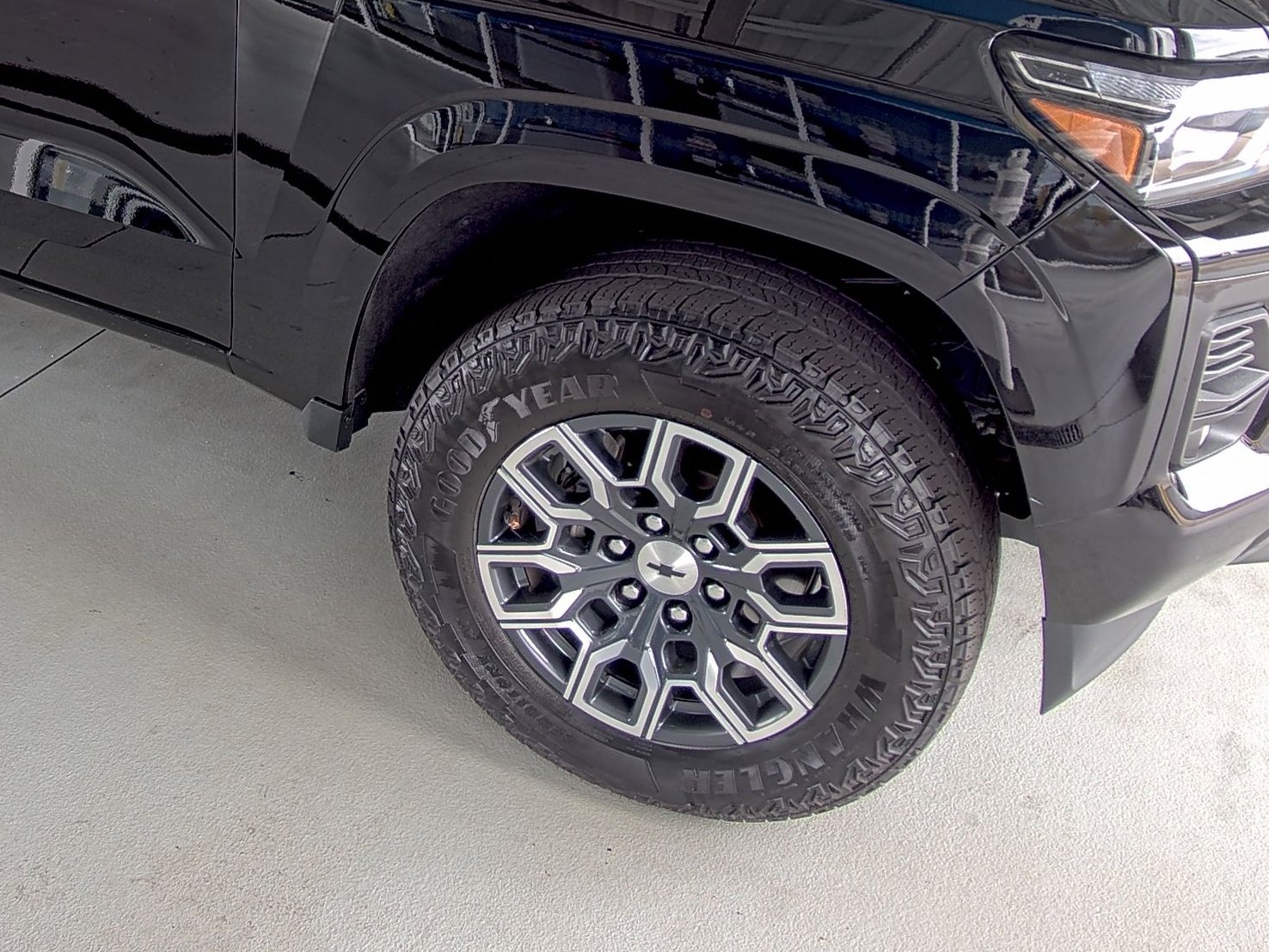 Used 2023 Chevrolet Colorado Z71 w/ Z71 Convenience Package 2 image 16