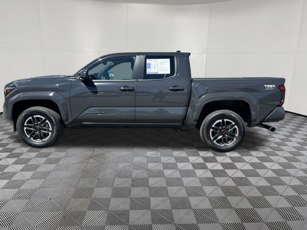Used 2025 Toyota Tacoma TRD Sport AWD/4WD image 4
