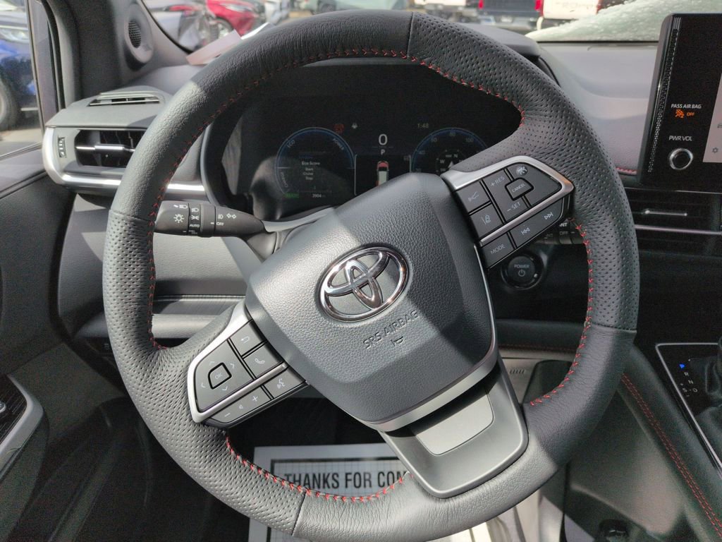 Used 2025 Toyota Sienna XSE w/ XSE Plus Package image 14