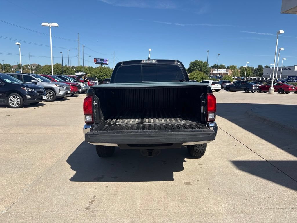 Used 2018 Toyota Tacoma SR5 AWD/4WD image 36