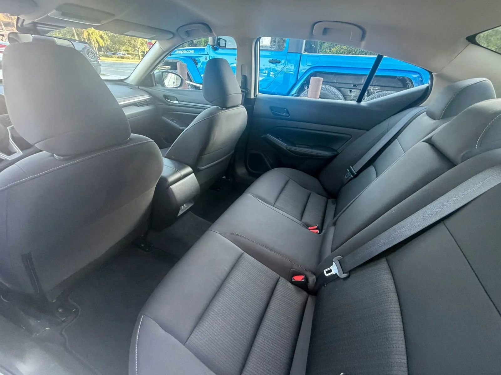 Used 2025 Nissan Altima 2.5 SV FWD image 13