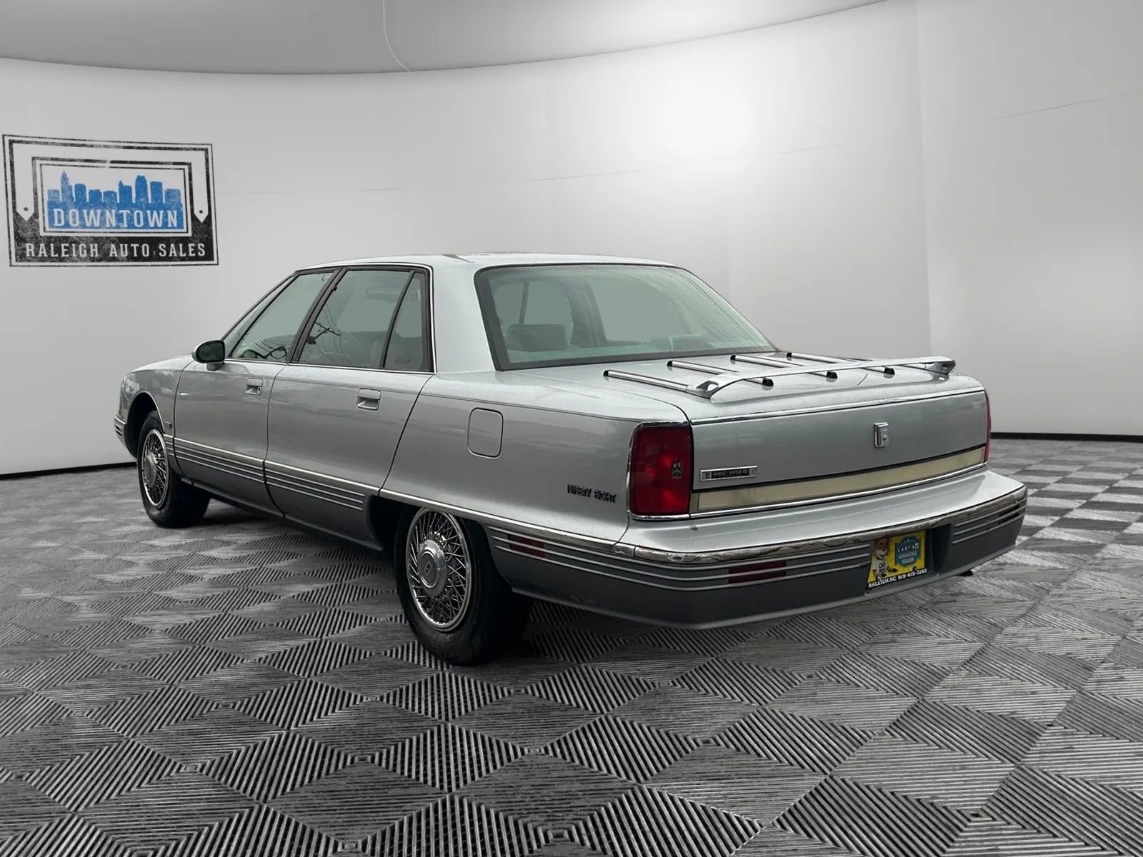 Used 1992 Oldsmobile Ninety-Eight Regency Elite image 6