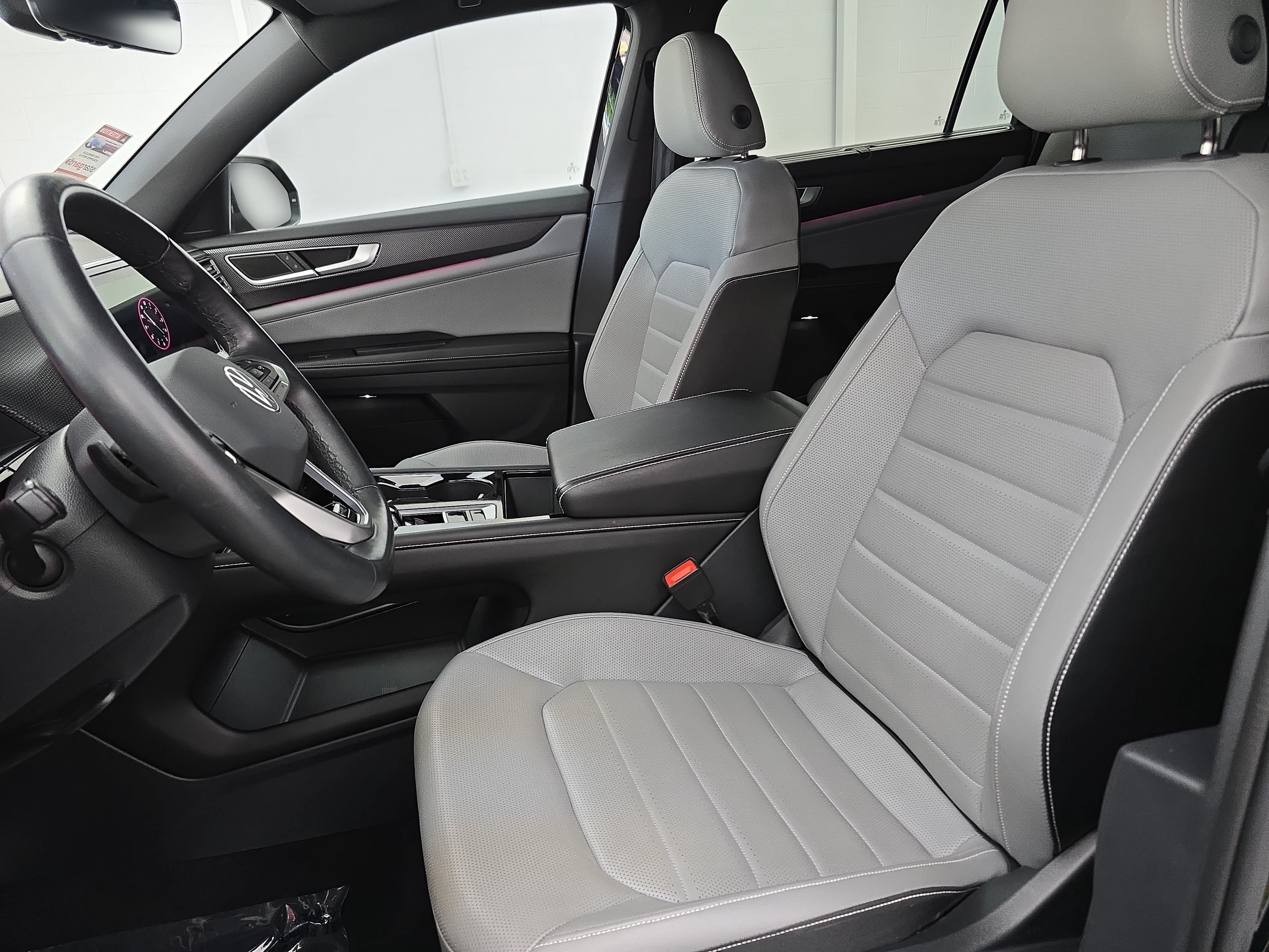 Certified 2024 Volkswagen Atlas Cross Sport SEL R-Line AWD/4WD image 15