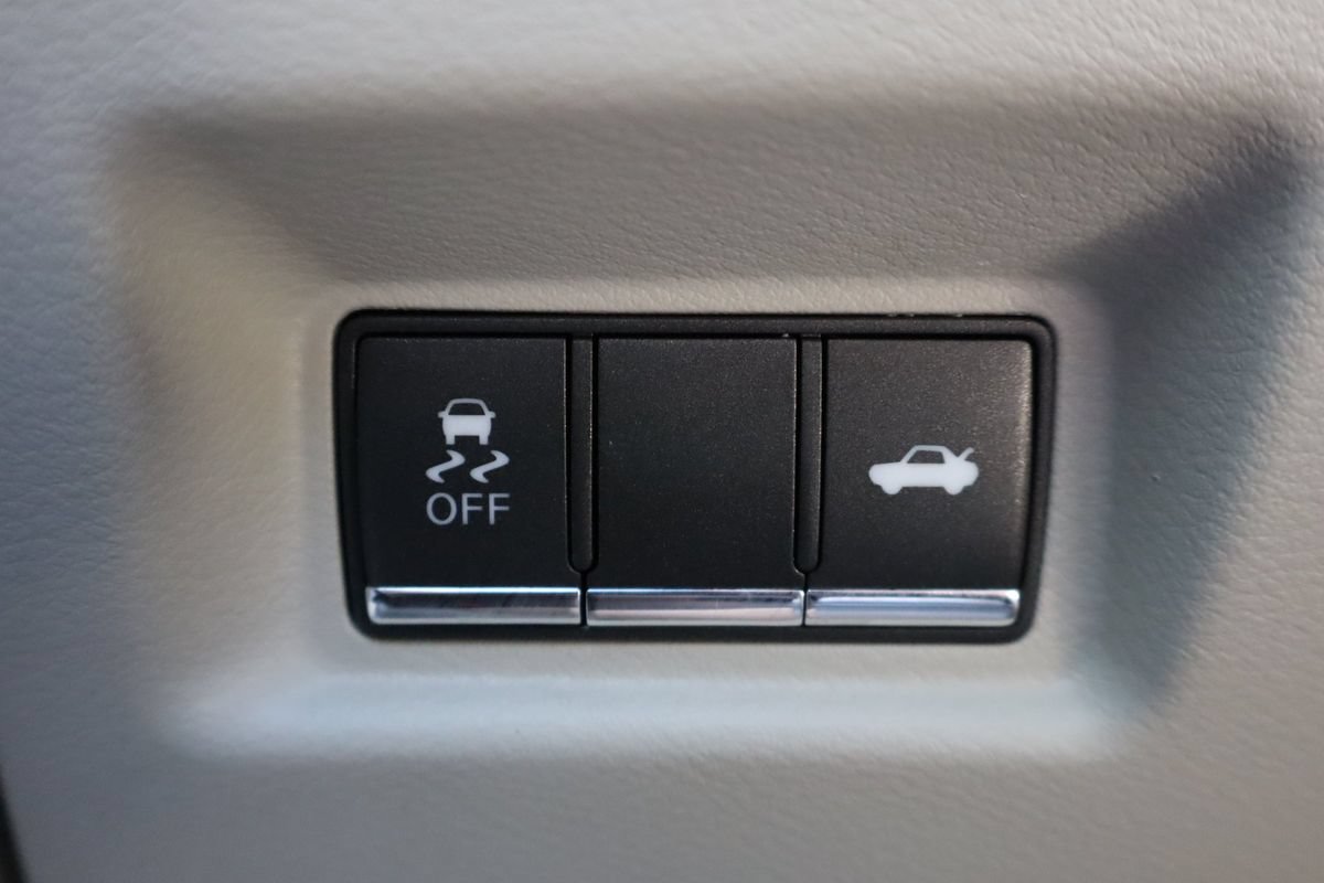Used 2015 INFINITI Q50 Premium w/ Deluxe Technology Package AWD/4WD image 29