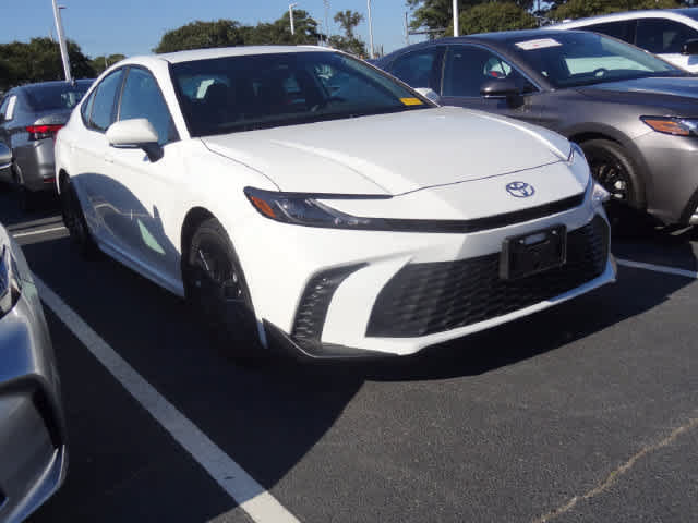 Used 2026 Toyota Camry SE AWD/4WD image 3