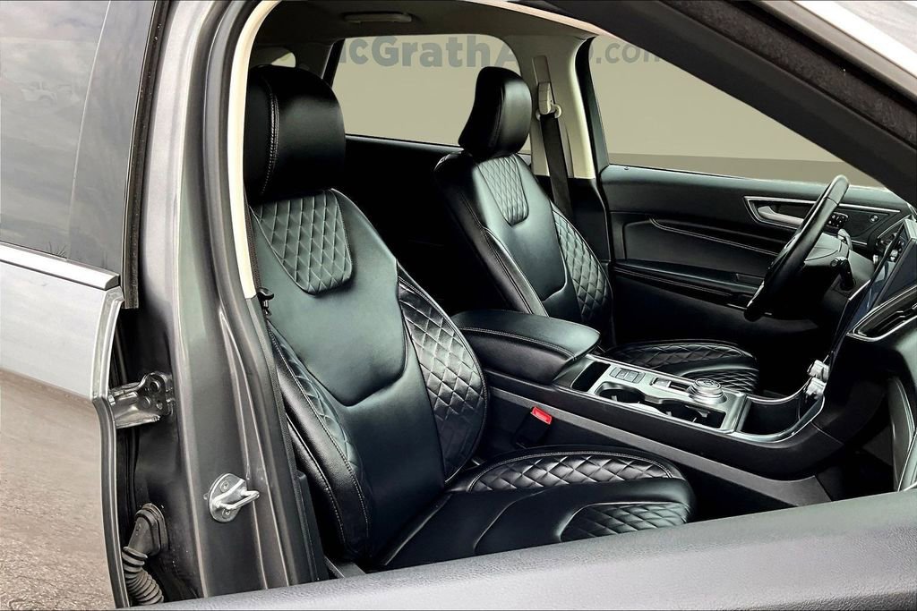 Used 2023 Ford Edge Titanium image 28