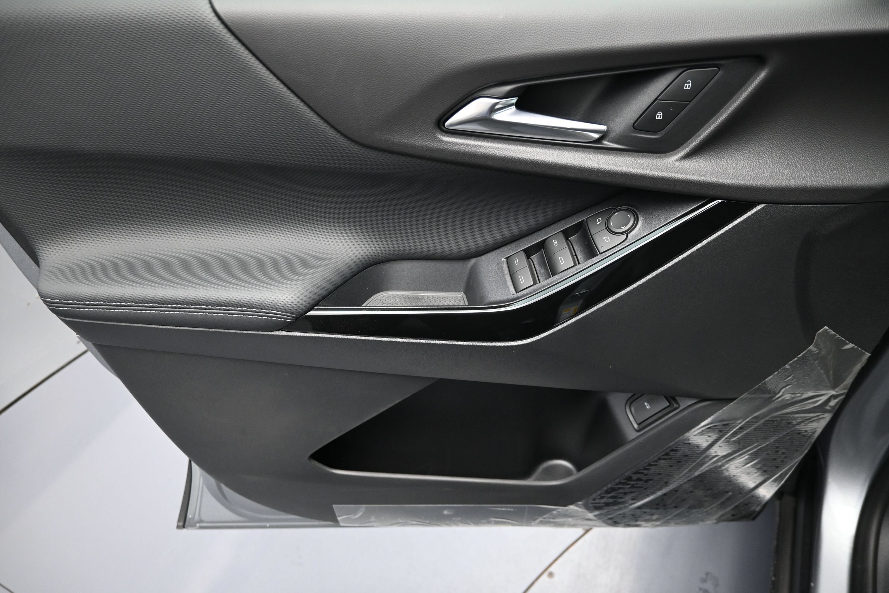 New 2027 Chevrolet Equinox LT w/ Convenience Package II FWD image 26