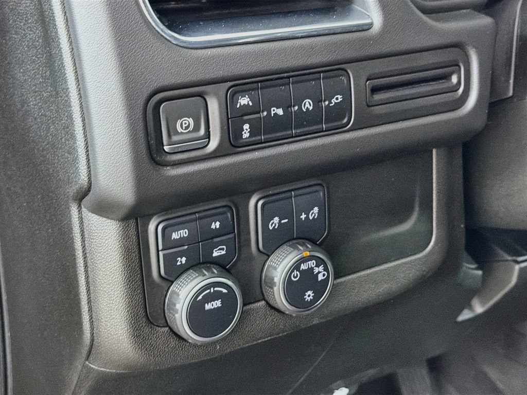 Used 2022 Chevrolet Suburban LT AWD/4WD image 11