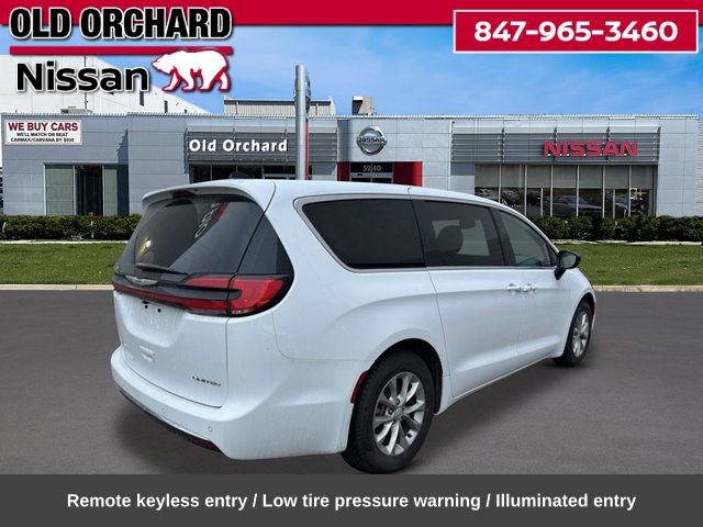 Used 2026 Chrysler Pacifica Limited FWD image 6