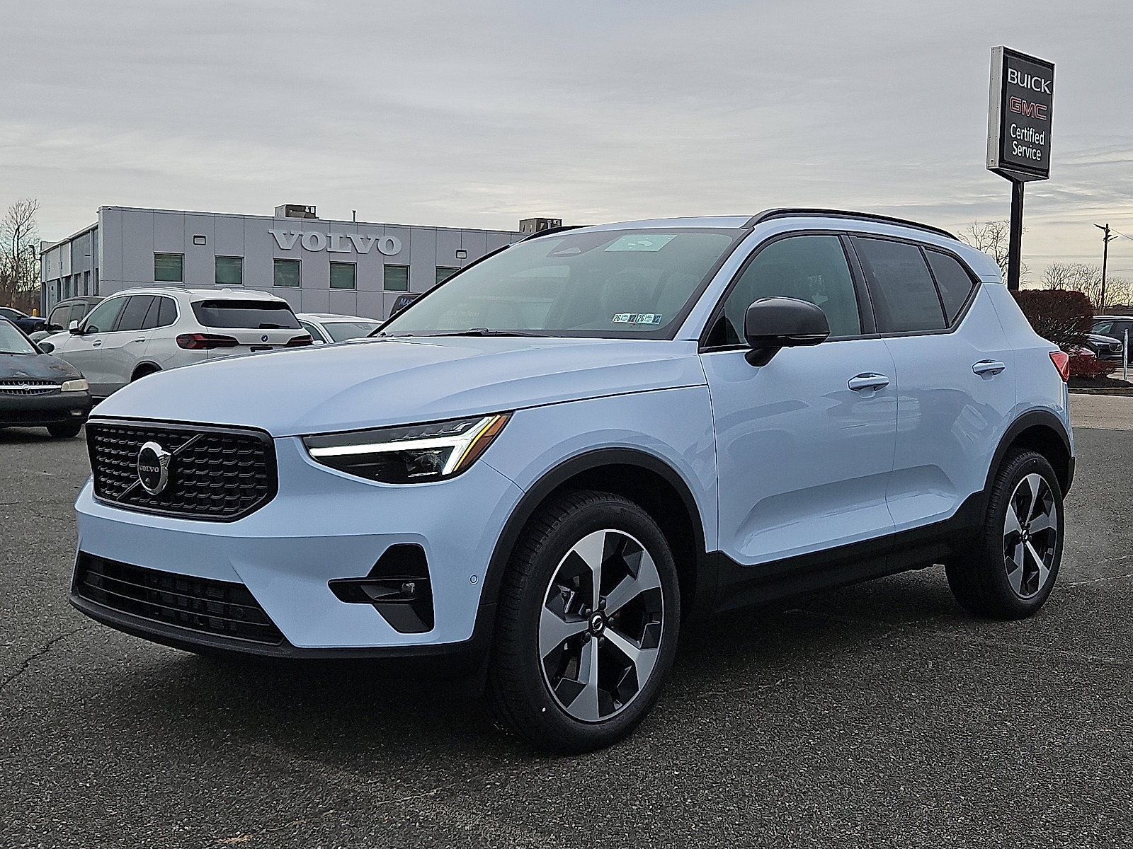 New 2026 Volvo XC40 B5 Plus w/ Protection Package Premier AWD/4WD image 3