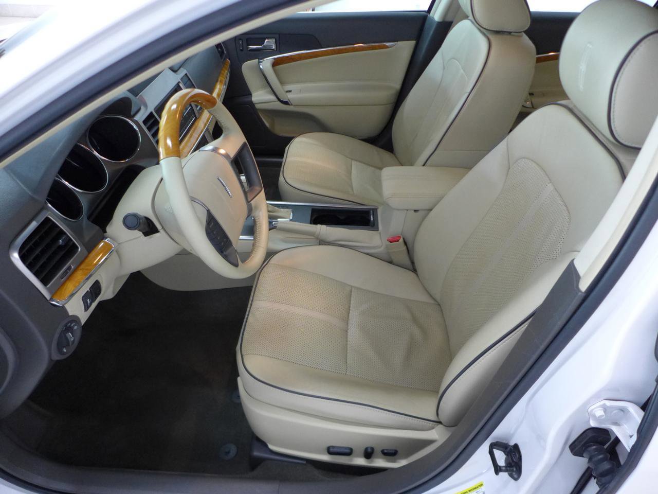 Used 2011 Lincoln MKZ FWD image 38