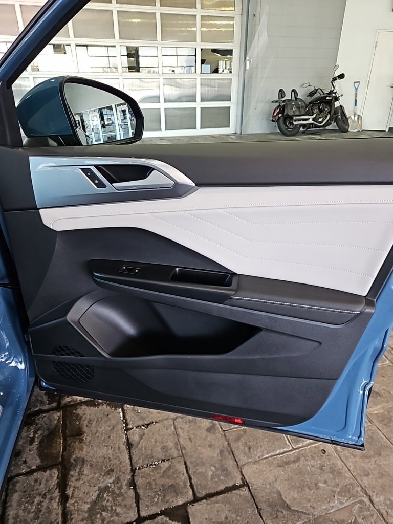 Used 2025 Volkswagen Taos SEL image 11