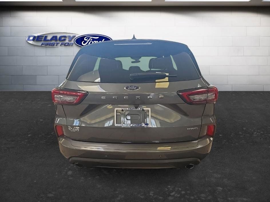 Used 2023 Ford Escape ST-Line w/ Tech Pack #1 AWD/4WD image 5
