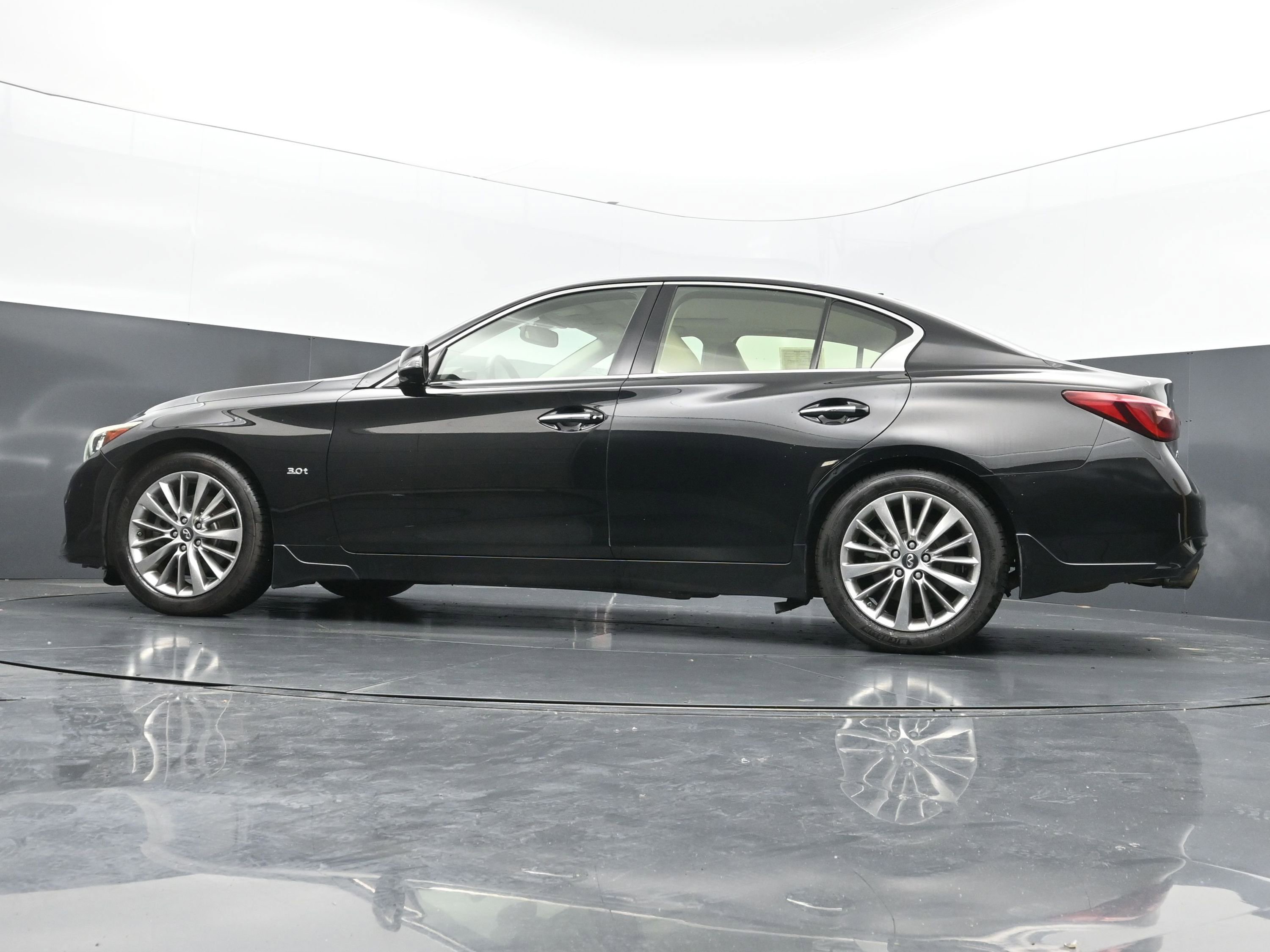 Used 2018 INFINITI Q50 Luxe w/ Sensory Package (Luxe) RWD image 37