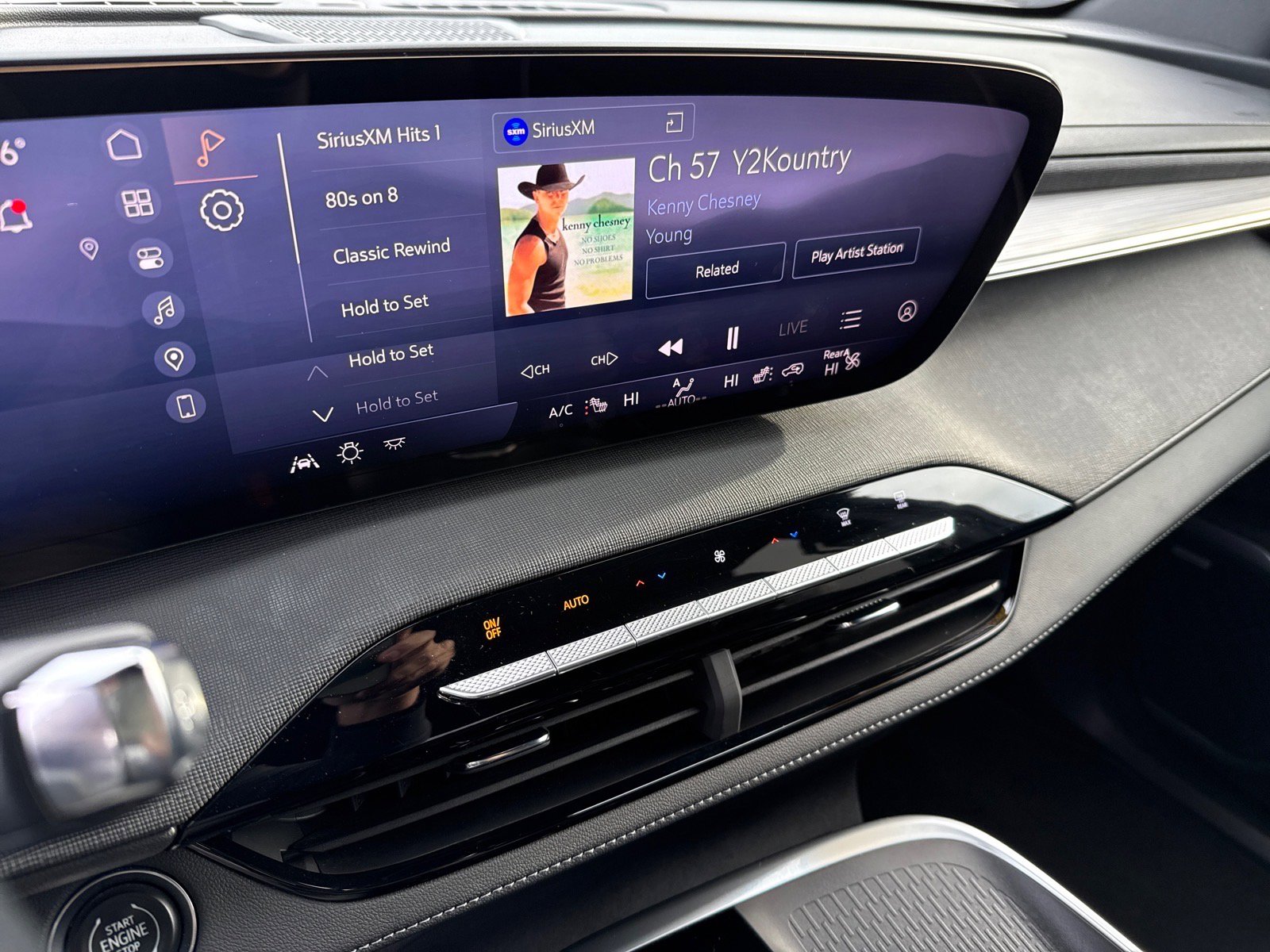 Used 2025 Buick Enclave Preferred image 18