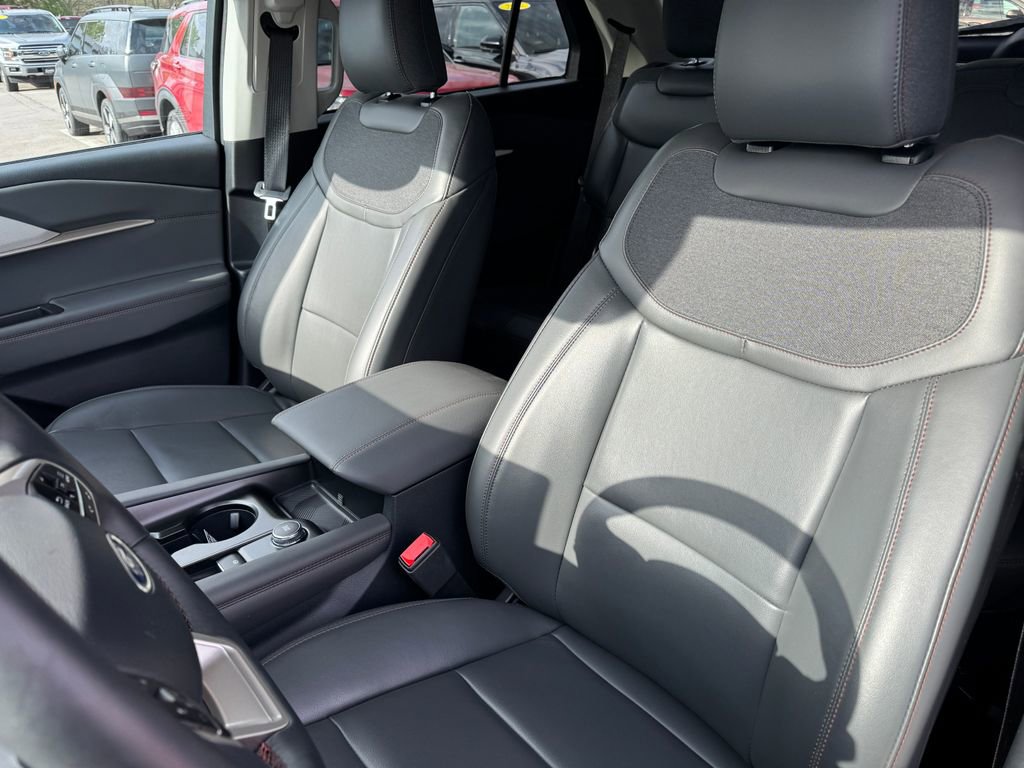 Used 2025 Ford Explorer Active w/ Active Comfort Package AWD/4WD image 21