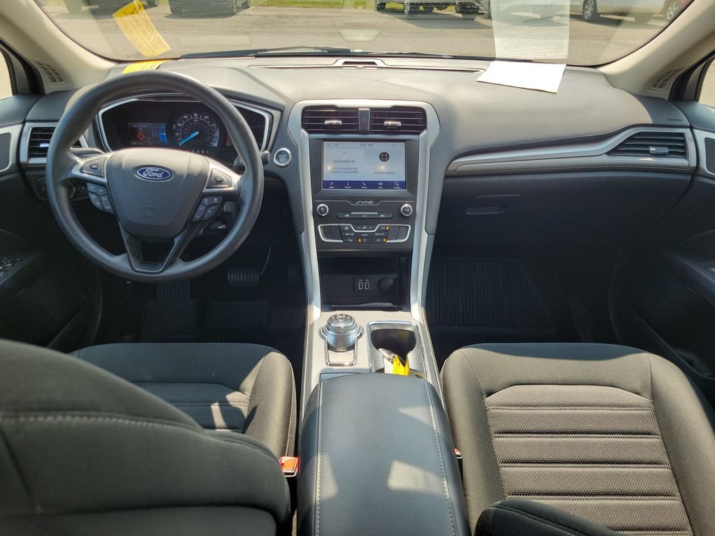 Used 2020 Ford Fusion SE FWD image 26