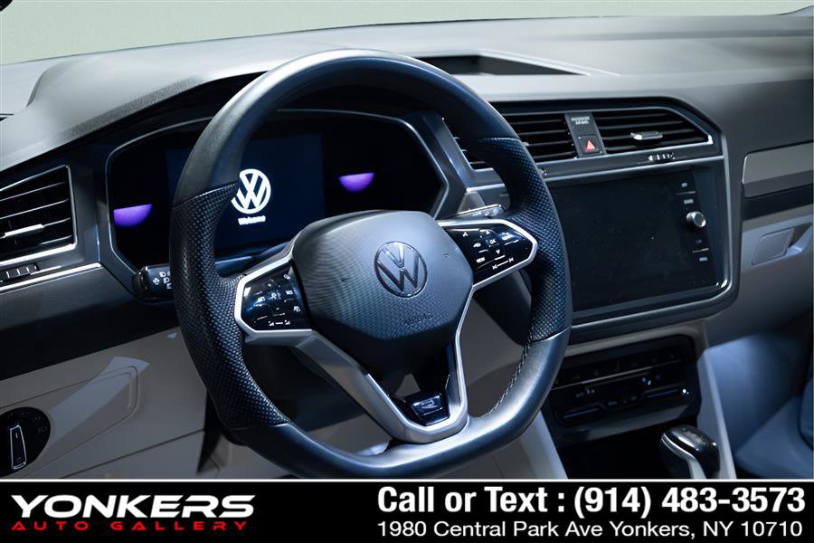 Used 2022 Volkswagen Tiguan SE R-Line AWD/4WD image 44