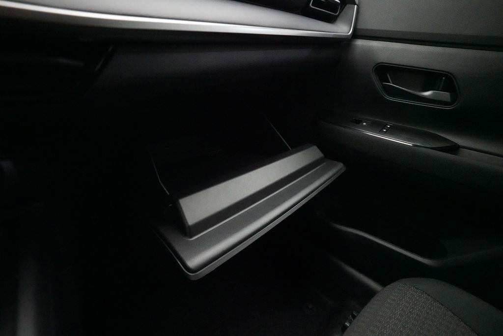 Certified 2025 Nissan Kicks S image 29