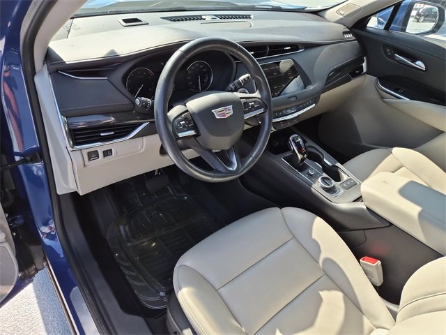 Used 2023 Cadillac XT4 Premium Luxury image 15