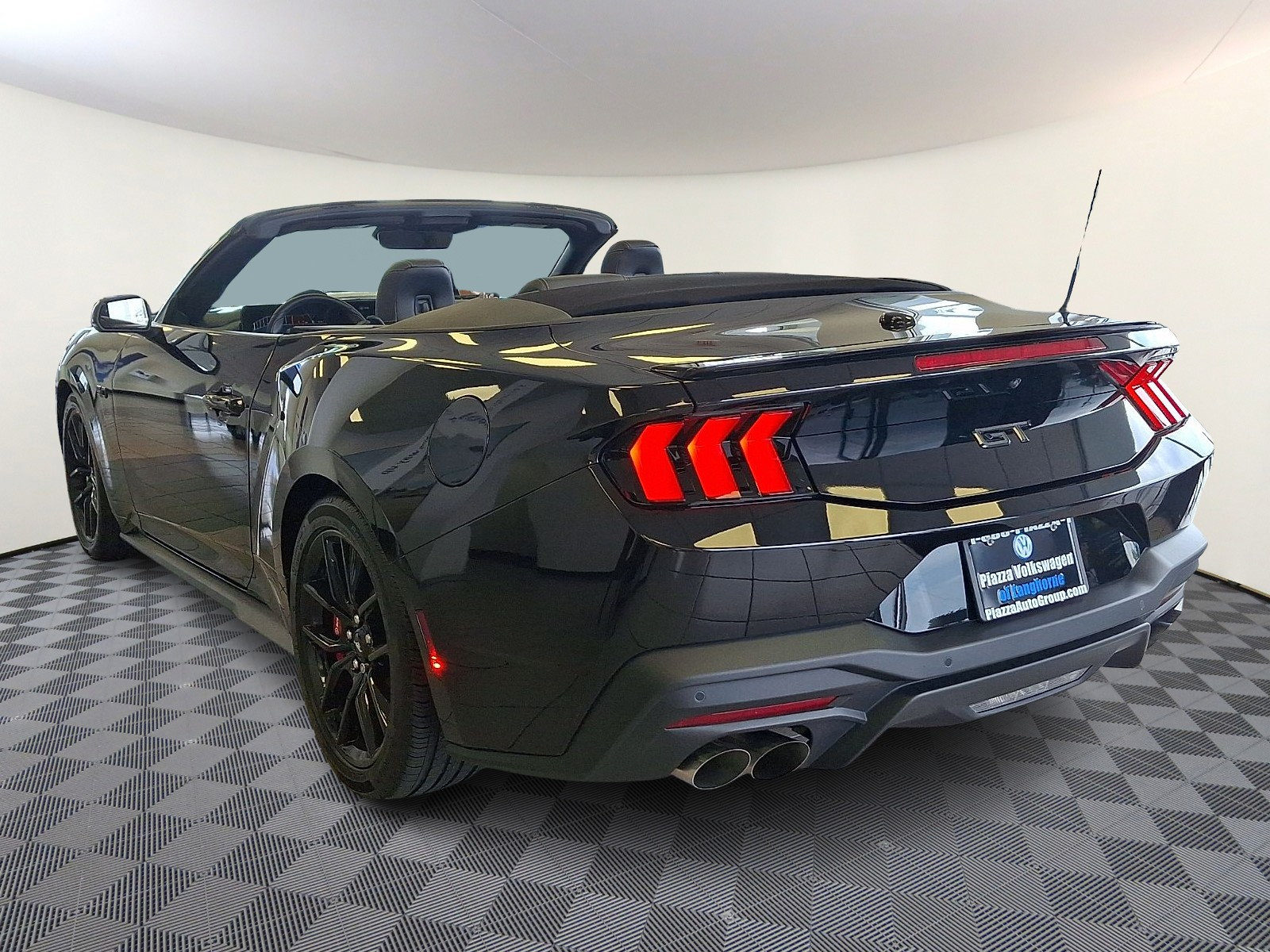Used 2025 Ford Mustang GT Premium RWD image 3
