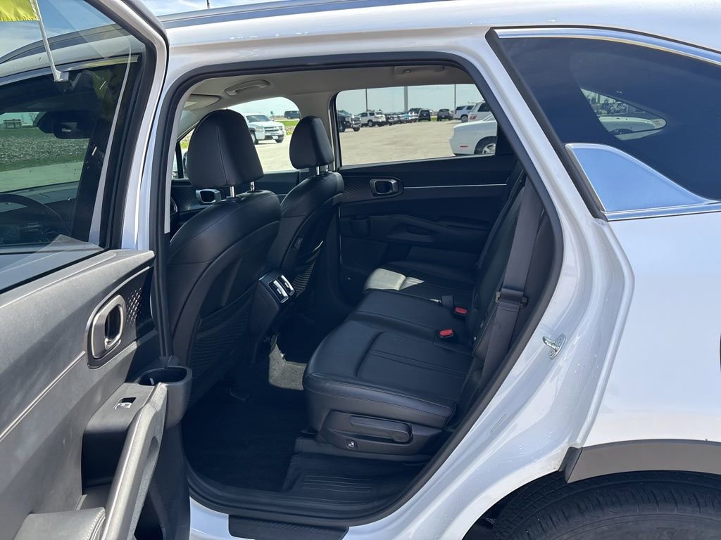 Used 2024 Kia Sorento S image 24