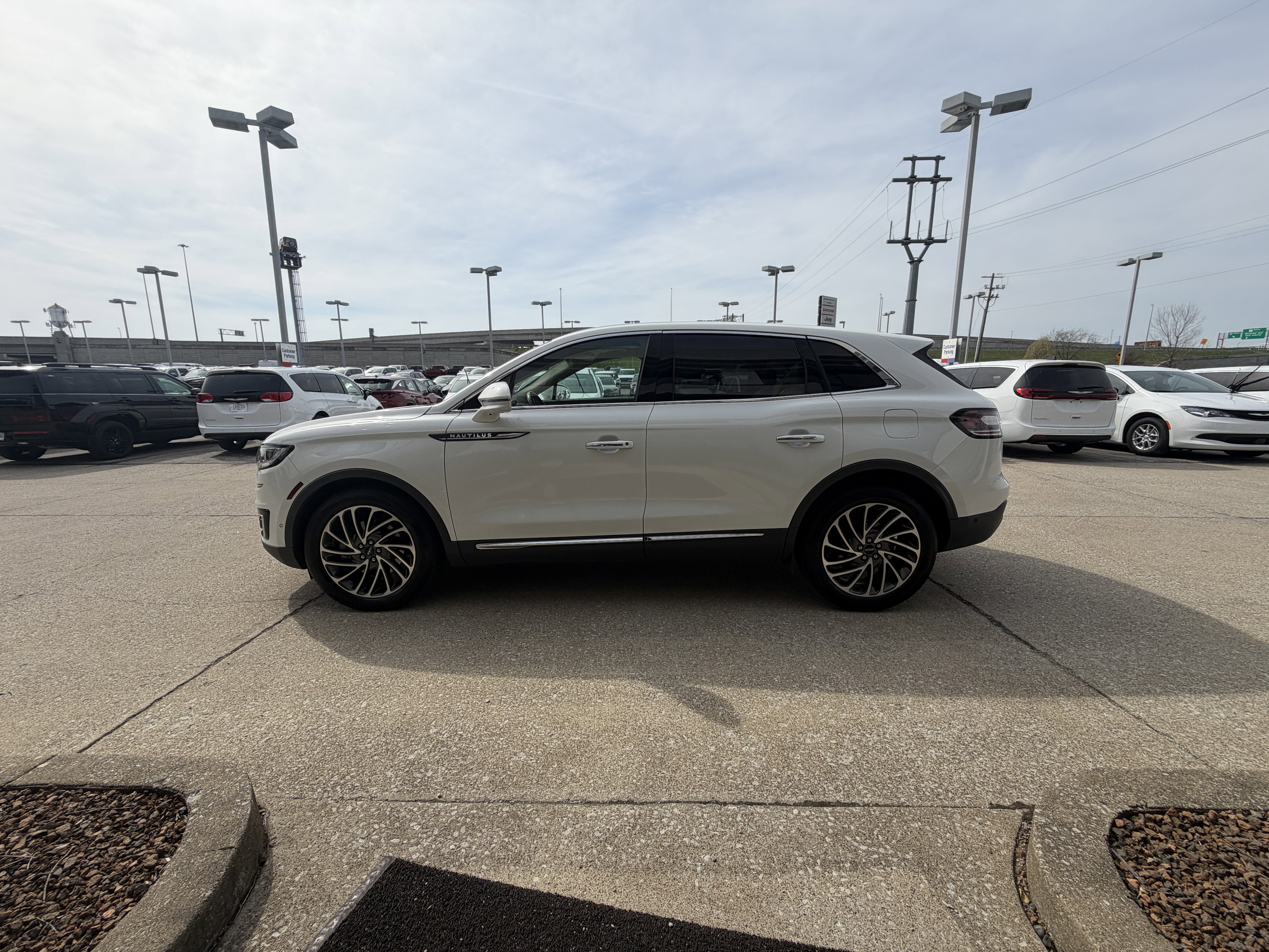 Used 2020 Lincoln Nautilus Reserve w/ Equipment Group 201A image 11