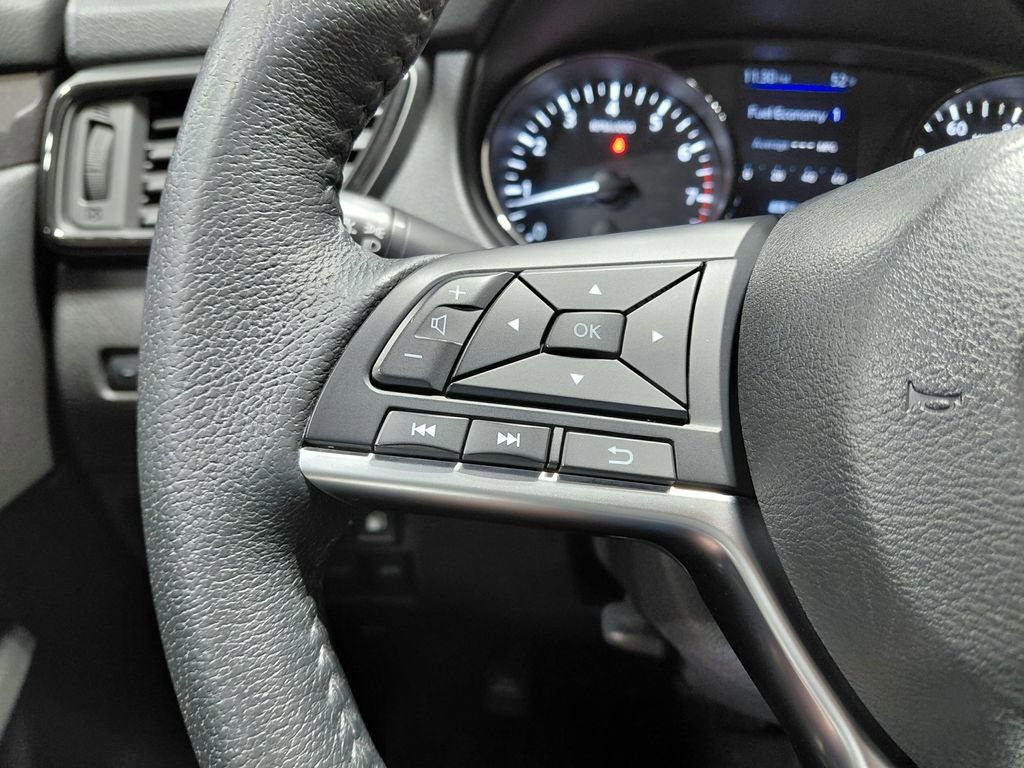 Used 2018 Nissan Rogue SV image 34