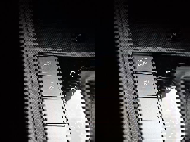 Certified 2025 Hyundai Elantra Sport image 21