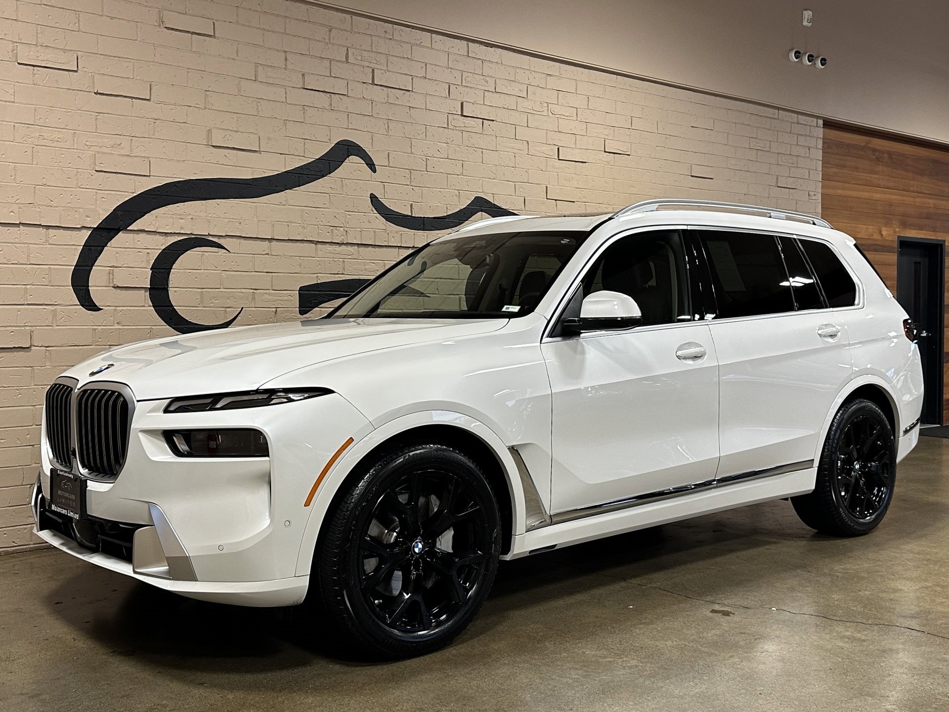 Used 2025 BMW X7 xDrive40i w/ Premium Package image 9