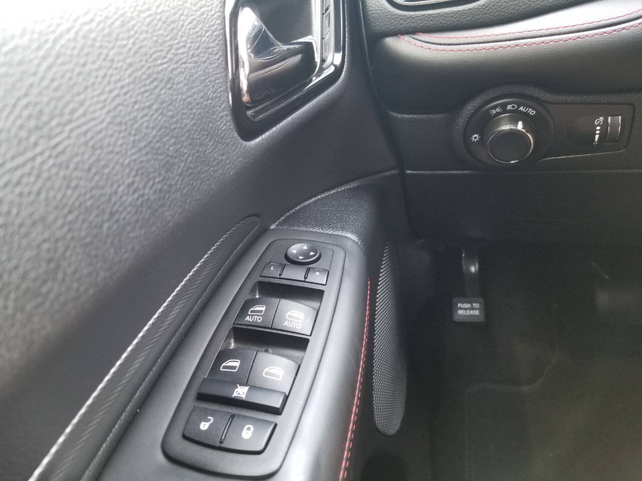 Certified 2025 Dodge Durango R/T w/ Blacktop Package AWD/4WD image 36
