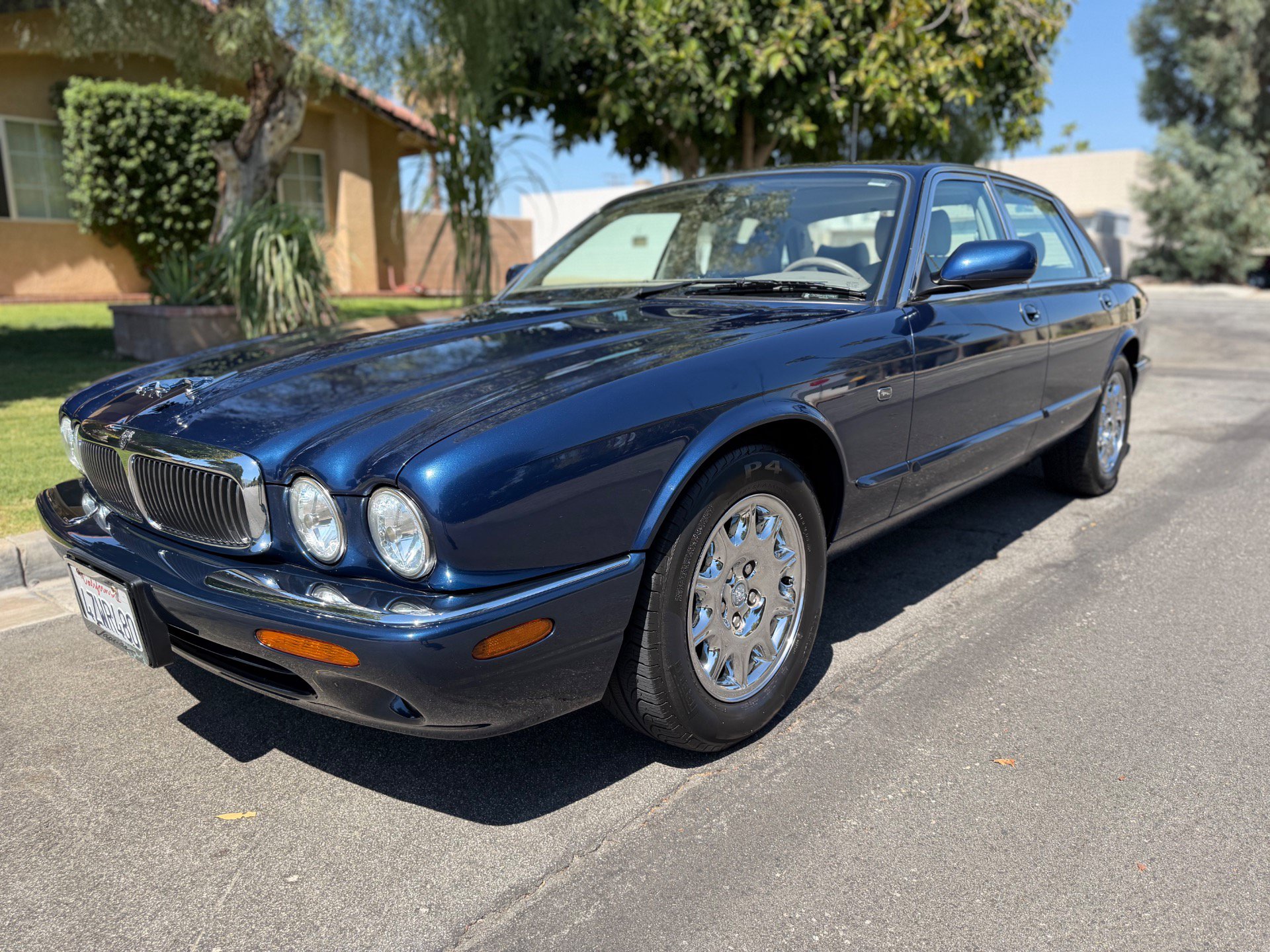 Used 2000 Jaguar XJ8 RWD image 3