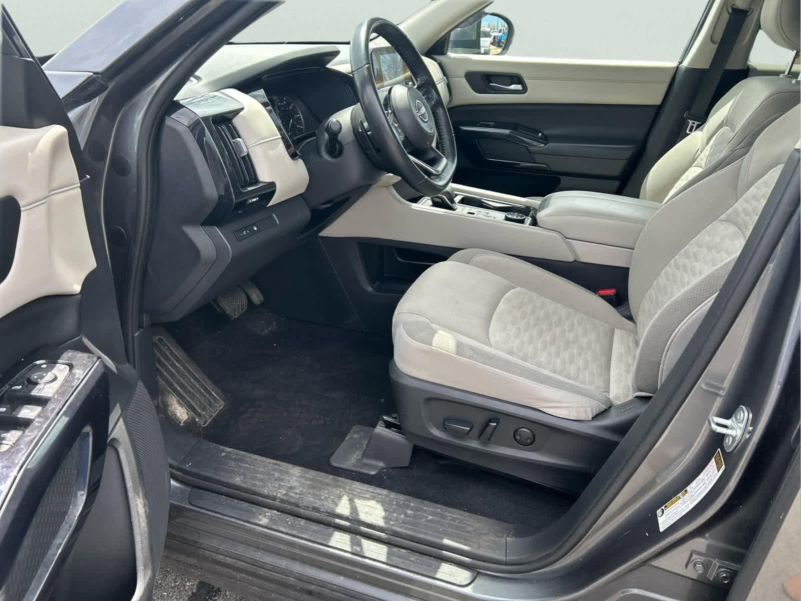 Used 2022 Nissan Pathfinder SV AWD/4WD image 12