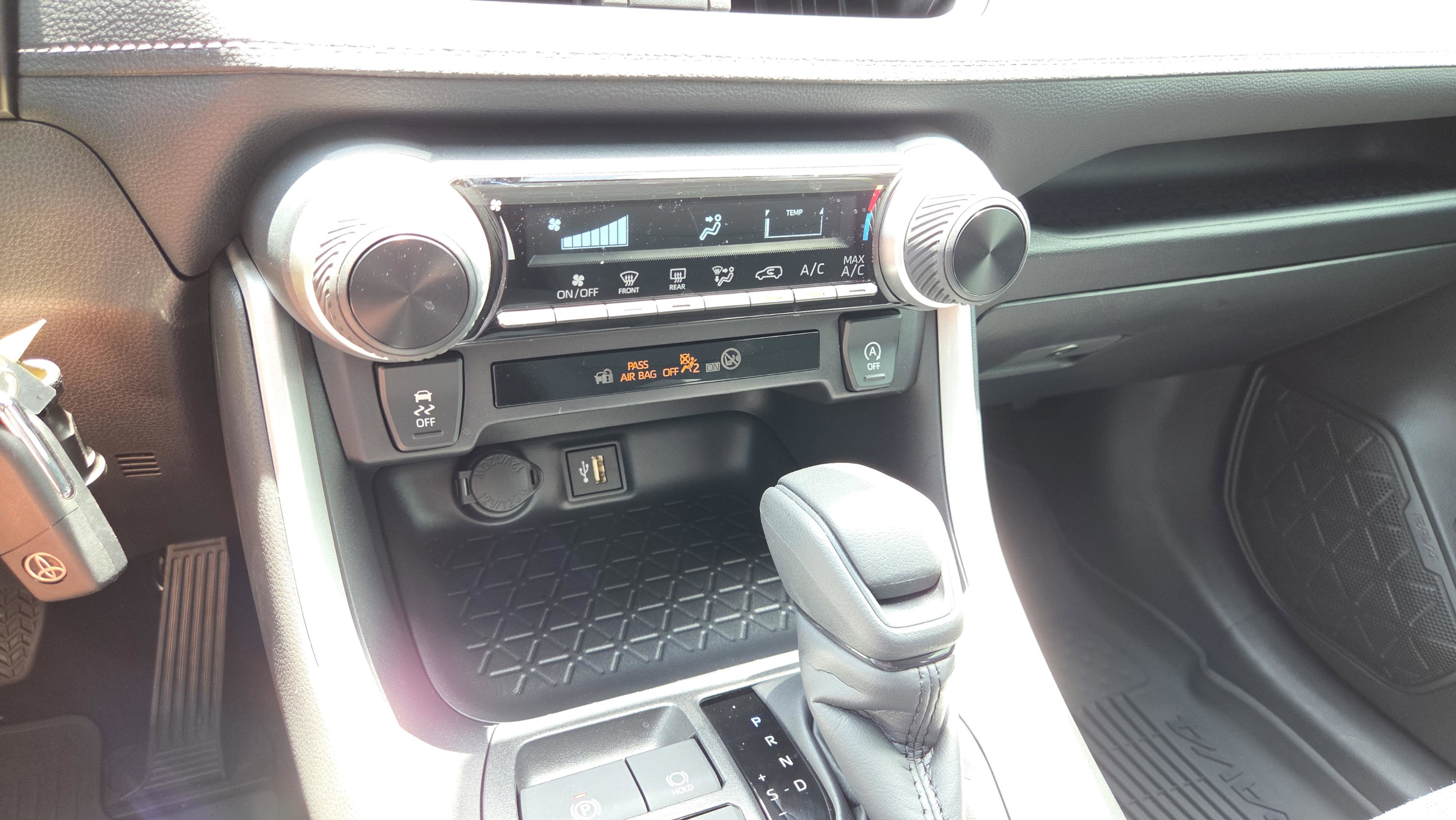 Certified 2025 Toyota RAV4 LE FWD image 21