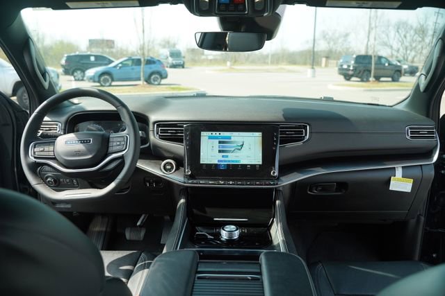 Used 2024 Jeep Wagoneer 4WD w/ Premium Group I image 27