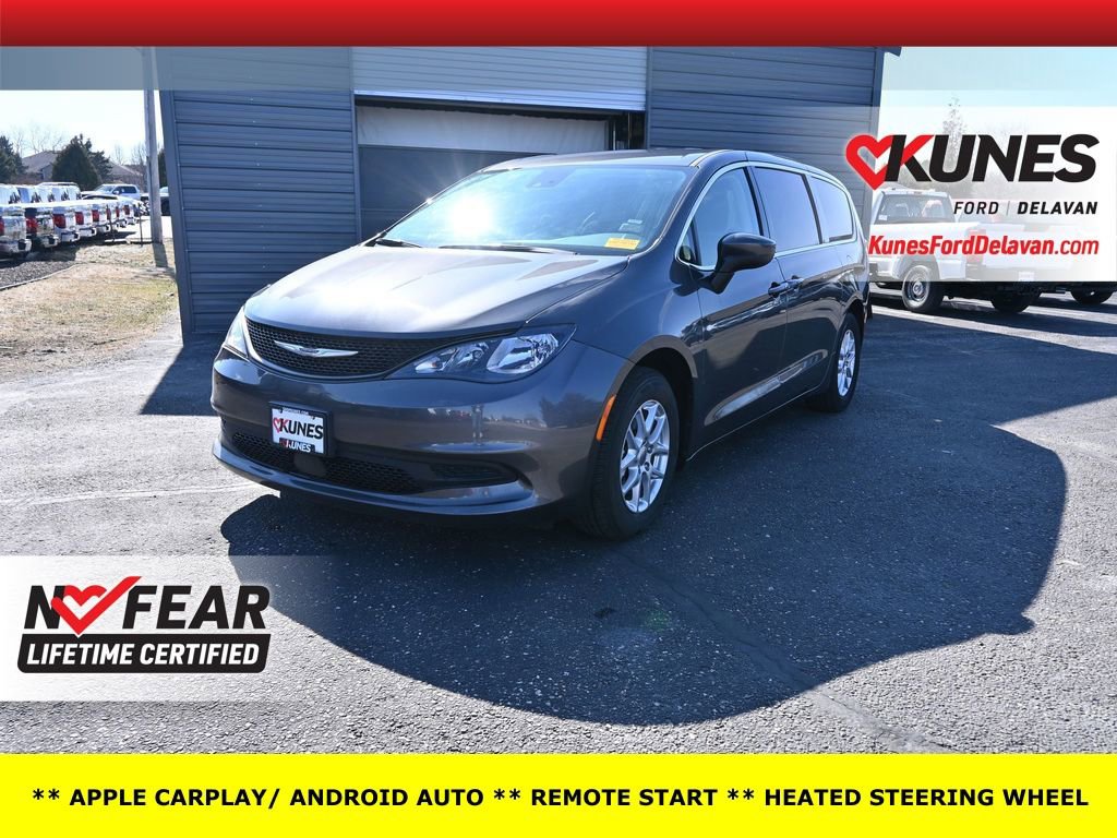 Used 2023 Chrysler Voyager LX image 1