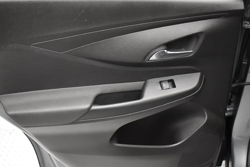 Used 2025 Buick Envista Preferred FWD image 29